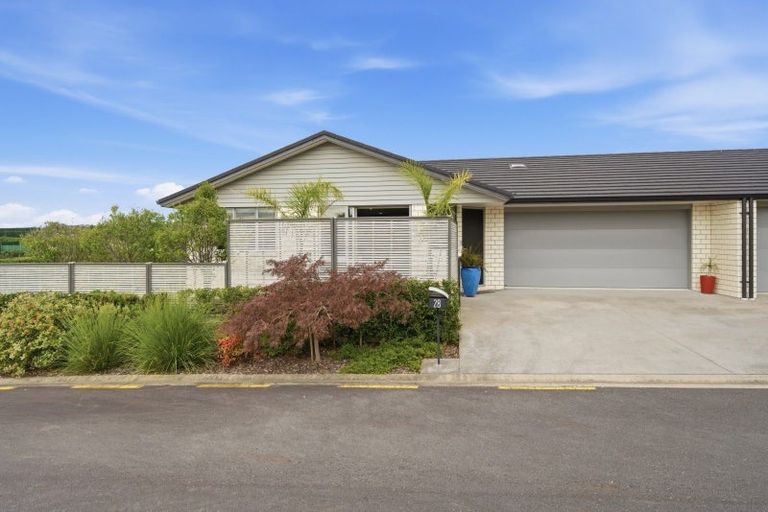 Photo of property in Waterview Estate, 28/4 Greystone Place, Omokoroa, 3114