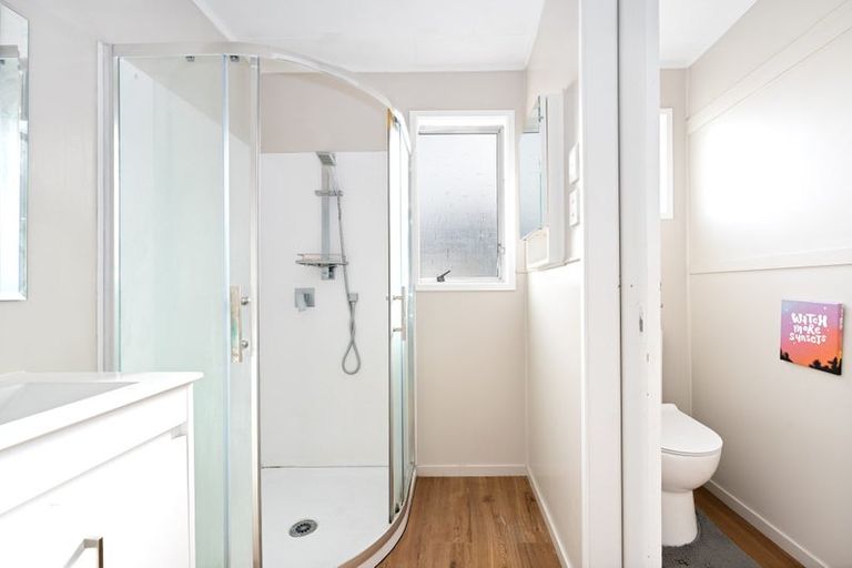 Photo of property in 2/15 Larissa Avenue, Henderson, Auckland, 0610