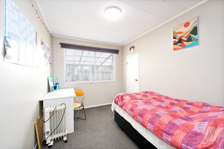 Photo of property in 2/15 Larissa Avenue, Henderson, Auckland, 0610