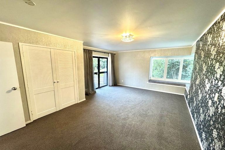 Photo of property in 22 Kingsclere Place, Goodwood Heights, Auckland, 2105