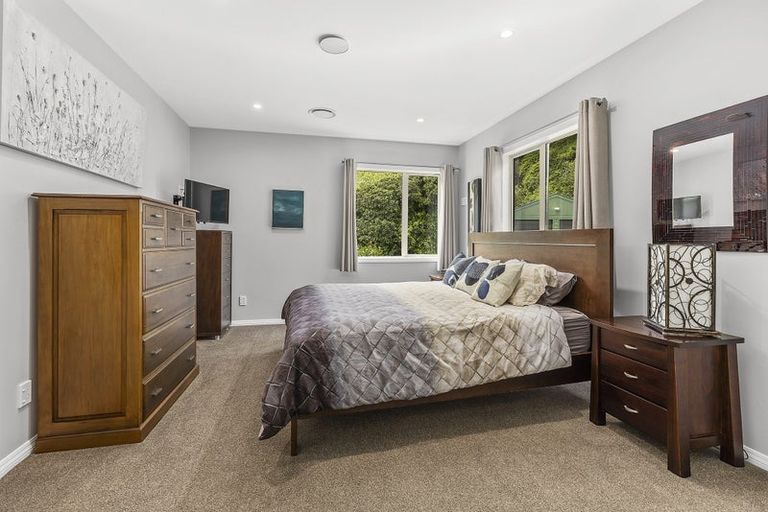 Photo of property in 11 Wilmshurst Place, Tawa, Wellington, 5028