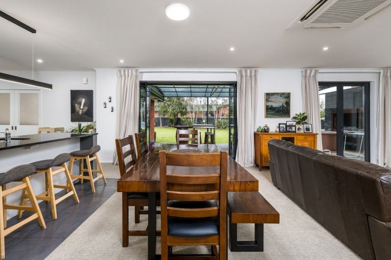 Photo of property in 55 Timaru Road, Waimate, 7924