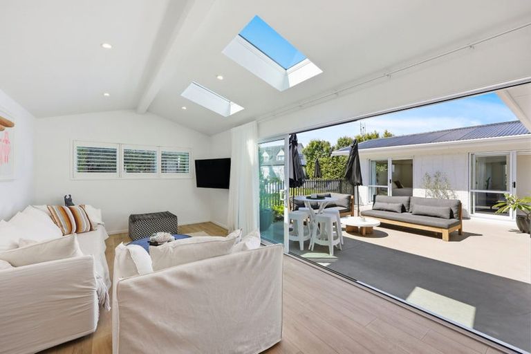 Photo of property in 46 Luton Avenue, Sunnyhills, Auckland, 2010