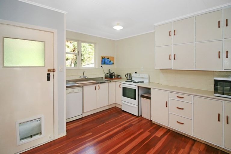 Photo of property in 1a Ward Place, Marfell, New Plymouth, 4310