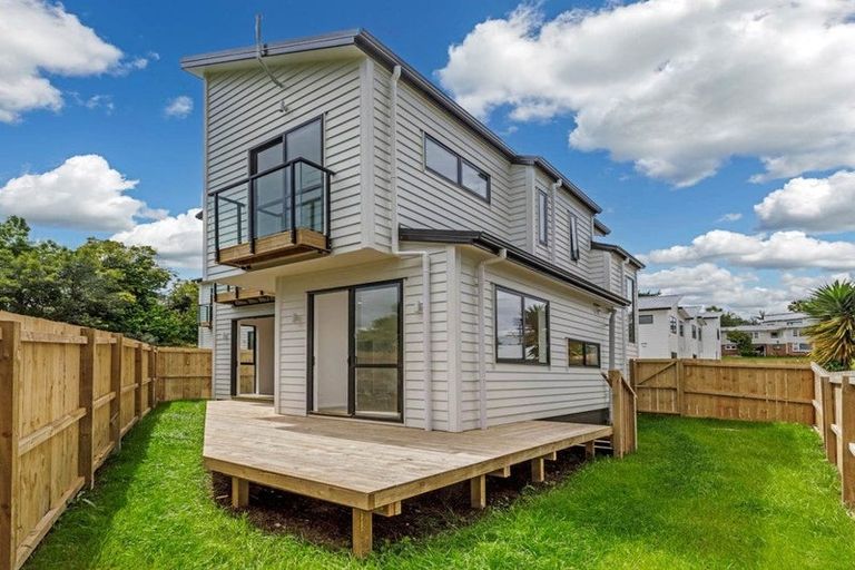 Photo of property in 7/58 Sylvan Crescent, Te Atatu South, Auckland, 0610