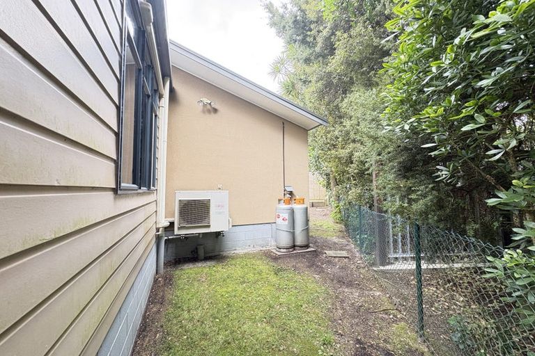 Photo of property in 30 Royal View Road, Te Atatu South, Auckland, 0610