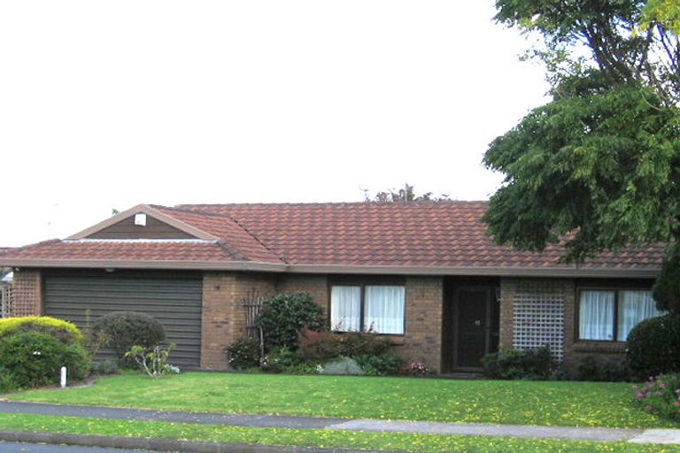 Photo of property in 3/92 Mirrabooka Avenue, Botany Downs, Auckland, 2010