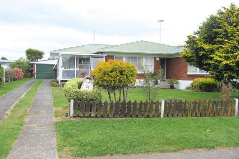Photo of property in 74 Rosehill Drive, Rosehill, Papakura, 2113