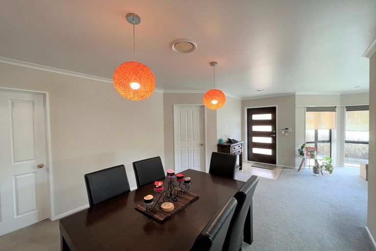 Photo of property in 2 Tir Conaill Avenue, Flat Bush, Auckland, 2019