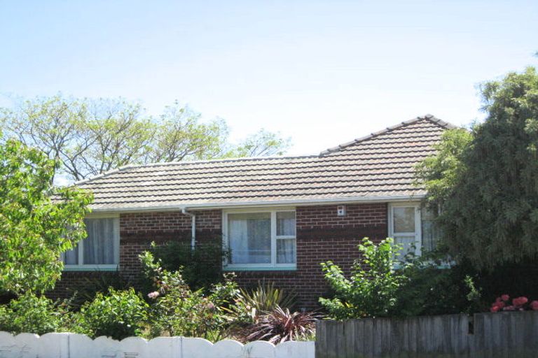 Photo of property in 23 Bickerton Street, Wainoni, Christchurch, 8061