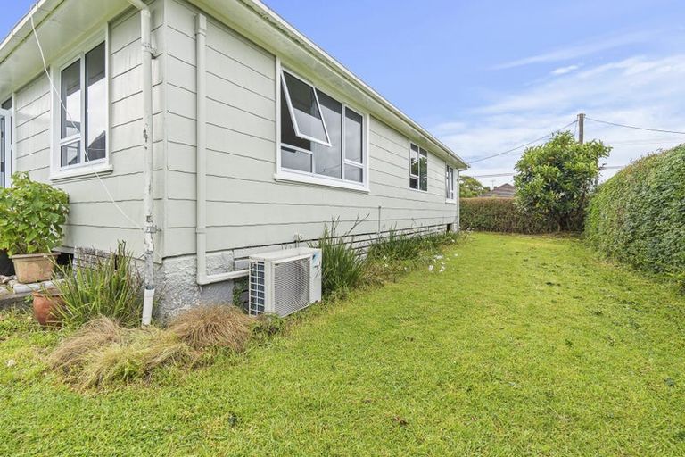 Photo of property in 64 Omata Road, Marfell, New Plymouth, 4310