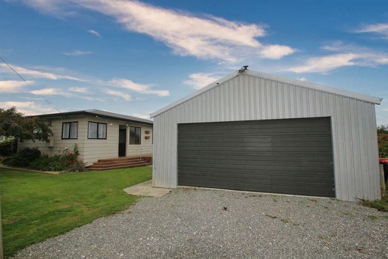 Photo of property in 26 Tokanui-haldane Road, Tokanui, 9884