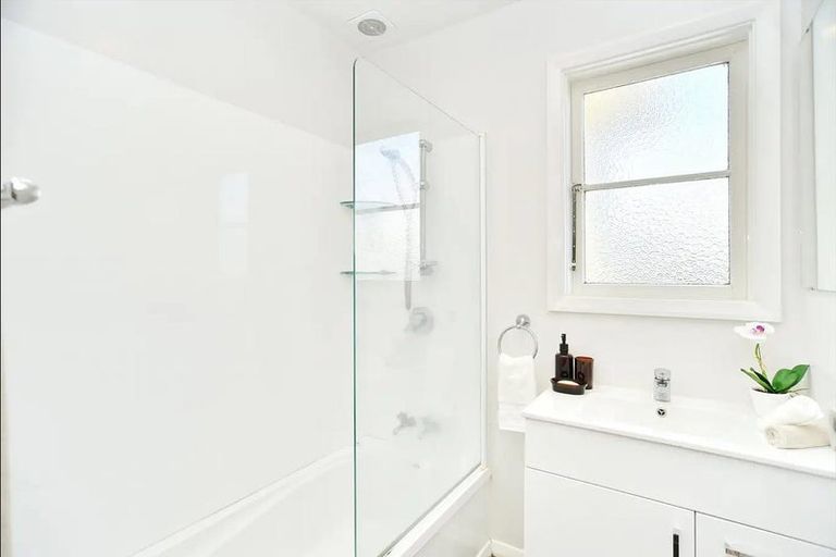 Photo of property in 17 Bateman Avenue, Bryndwr, Christchurch, 8053