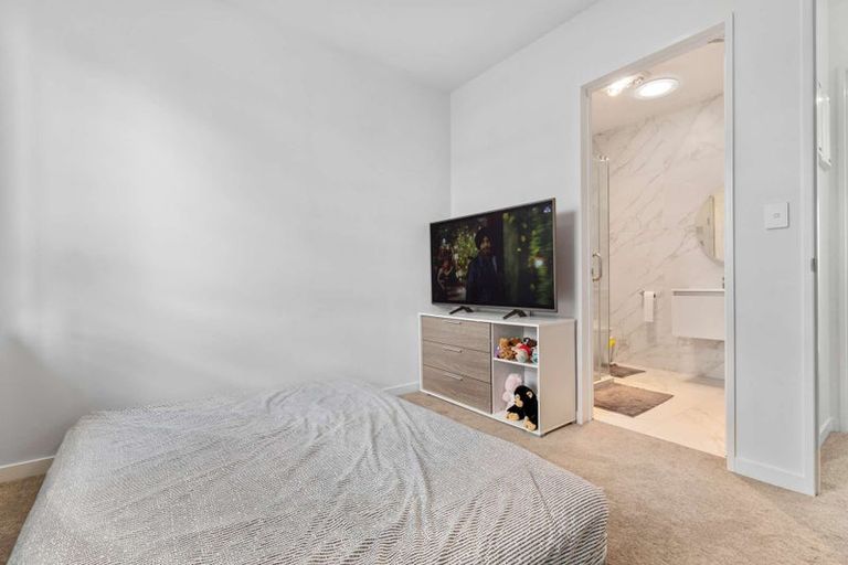 Photo of property in 90 Tarapuka Road, Westgate, Auckland, 0814