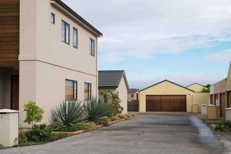 Photo of property in 13 Puma Drive, Golflands, Auckland, 2013