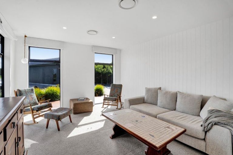 Photo of property in 956 Richmond Road, Lepperton, New Plymouth, 4373