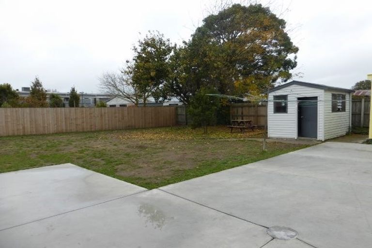 Photo of property in 17 Shortland Street, Wainoni, Christchurch, 8061