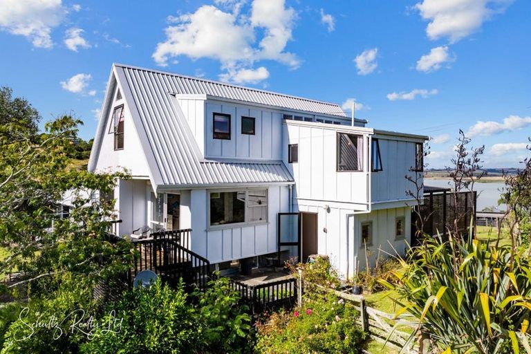 Photo of property in 38 Oxford Street, Whakapirau, Maungaturoto, 0583