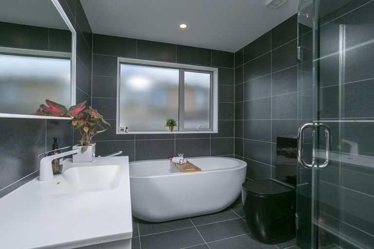 Photo of property in 81a Deep Creek Road, Waiake, Auckland, 0630