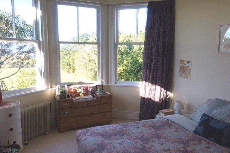 Photo of property in 100 Rolleston Street, Mount Cook, Wellington, 6021