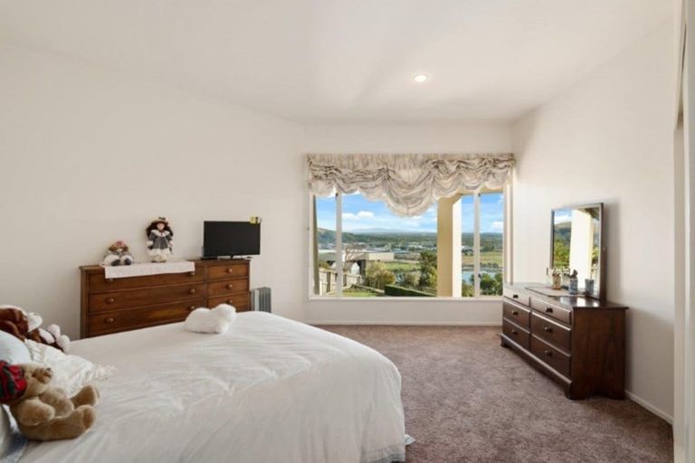 Photo of property in 126 Cannon Hill Crescent, Mount Pleasant, Christchurch, 8081