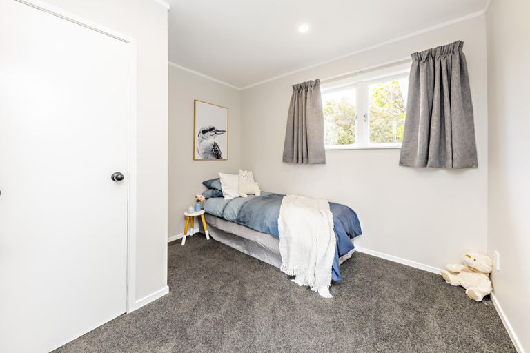 Photo of property in 6 Brouder Place, Hillpark, Auckland, 2102