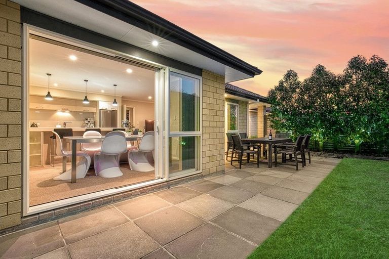 Photo of property in 12 Lombardia Way, Karaka, Papakura, 2113