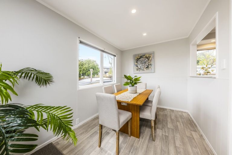 Photo of property in 15 Arlette Place, Massey, Auckland, 0614