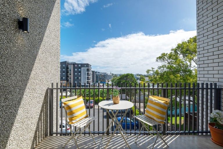 Photo of property in 210/165 Lake Road, Northcote, Auckland, 0627