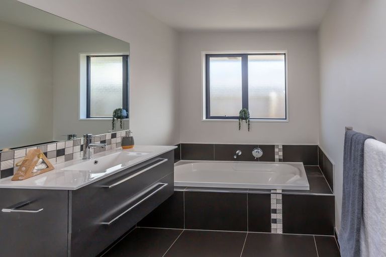 Photo of property in 93 Whincops Road, Halswell, Christchurch, 8025