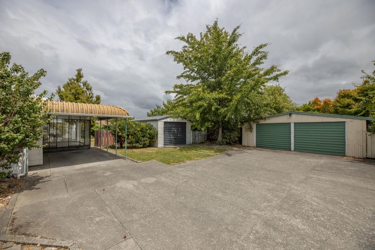 Photo of property in 98 Prestons Road, Redwood, Christchurch, 8051
