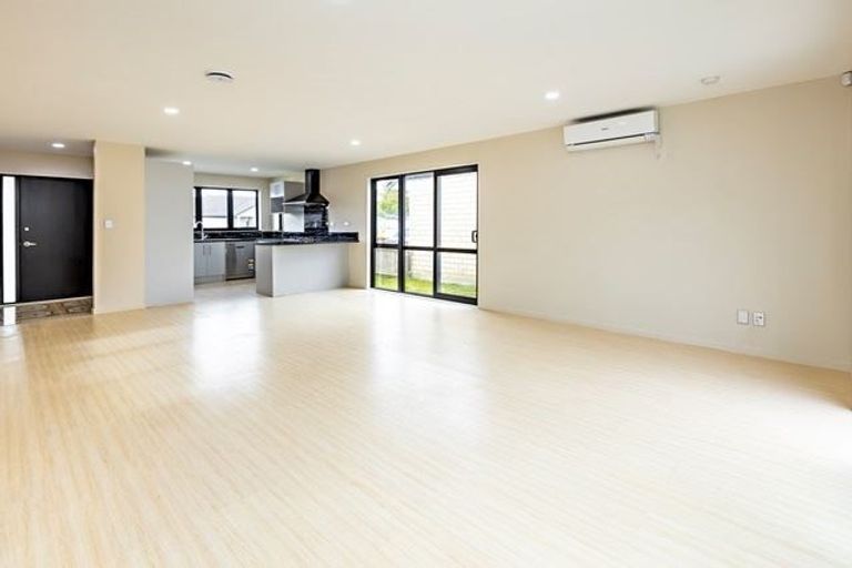 Photo of property in 10 Kotuku Crescent, Takanini, 2112