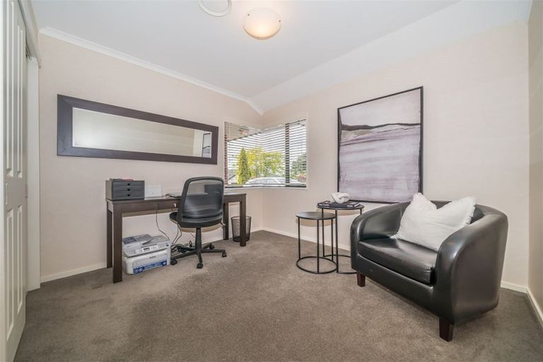 Photo of property in 115 Summerhill Drive, Fitzherbert, Palmerston North, 4410