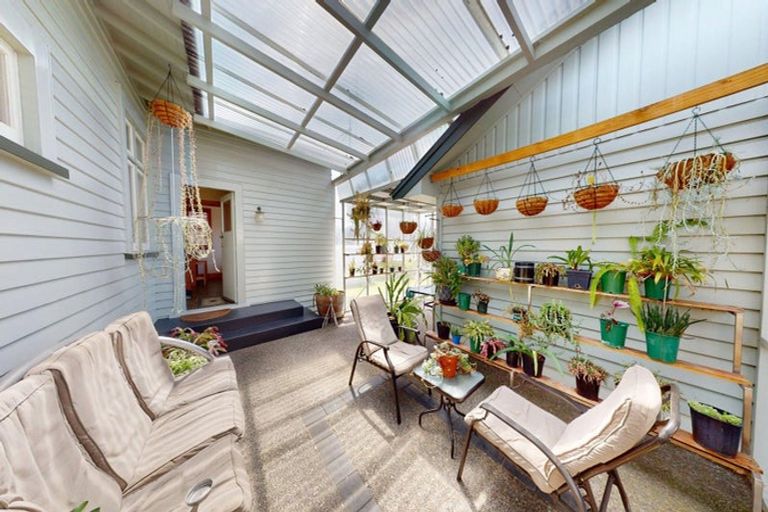 Photo of property in 16 Nikau Street, Takaro, Palmerston North, 4410