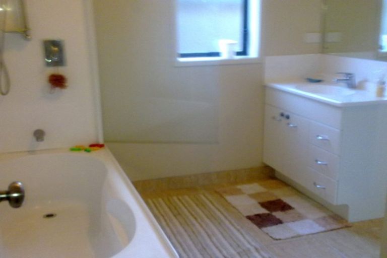 Photo of property in 38 Tussock Avenue, Mangere, Auckland, 2022