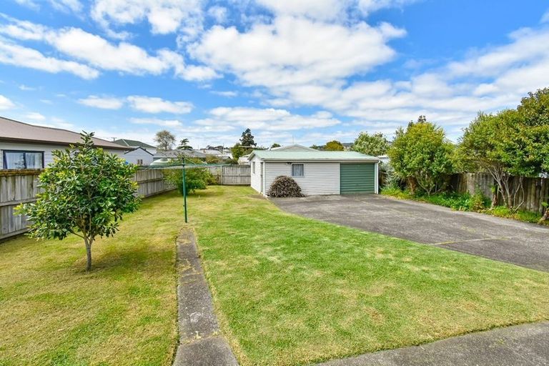 Photo of property in 2 Valentine Street, Papakura, 2110