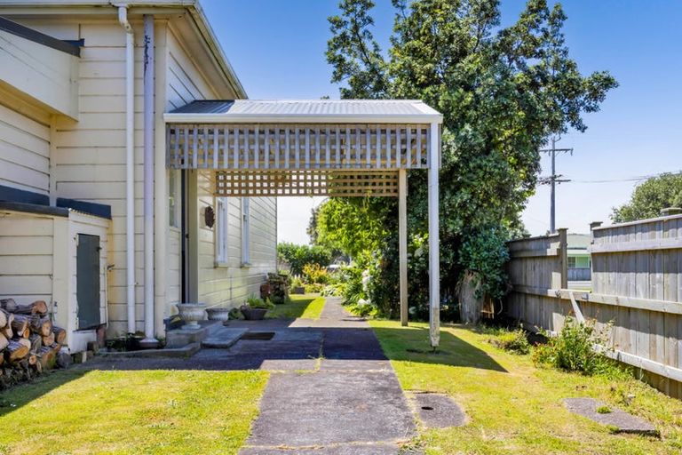 Photo of property in 207 Egmont Street, Patea, 4520