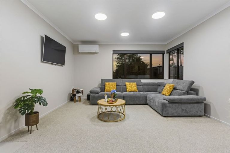 Photo of property in 2 Anna Lane, Glen Eden, Auckland, 0602