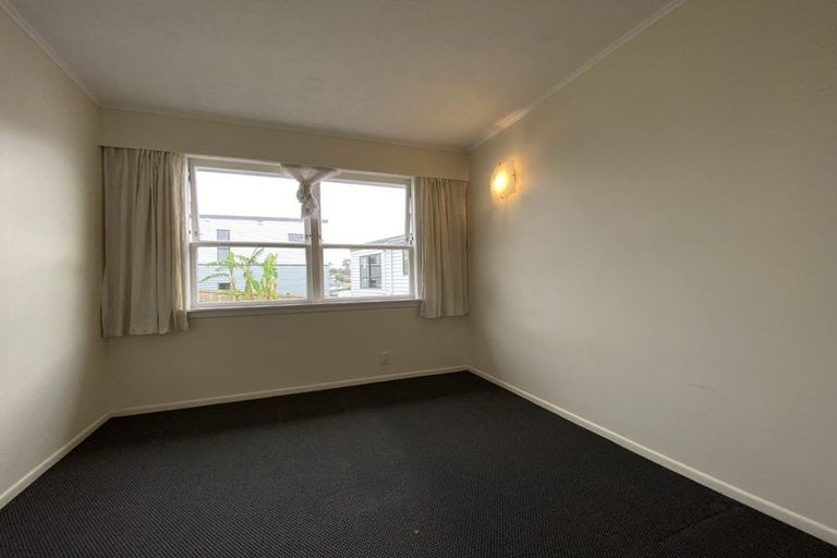 Photo of property in 12 Trinidad Road, Sunnynook, Auckland, 0620