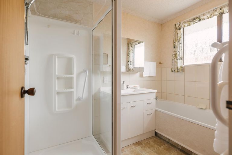 Photo of property in 4 Mcarthur Street, Terrace End, Palmerston North, 4410