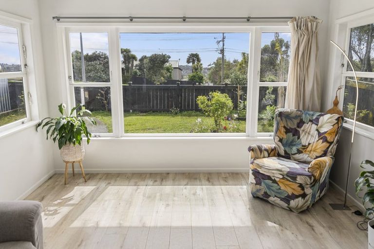 Photo of property in 692 East Coast Road, Pinehill, Auckland, 0632