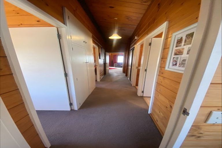 Photo of property in 8 Tiverton Crescent, Whalers Gate, New Plymouth, 4310