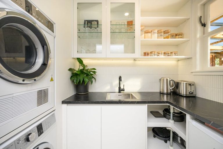 Photo of property in 33 Benmore Avenue, Cloverlea, Palmerston North, 4412