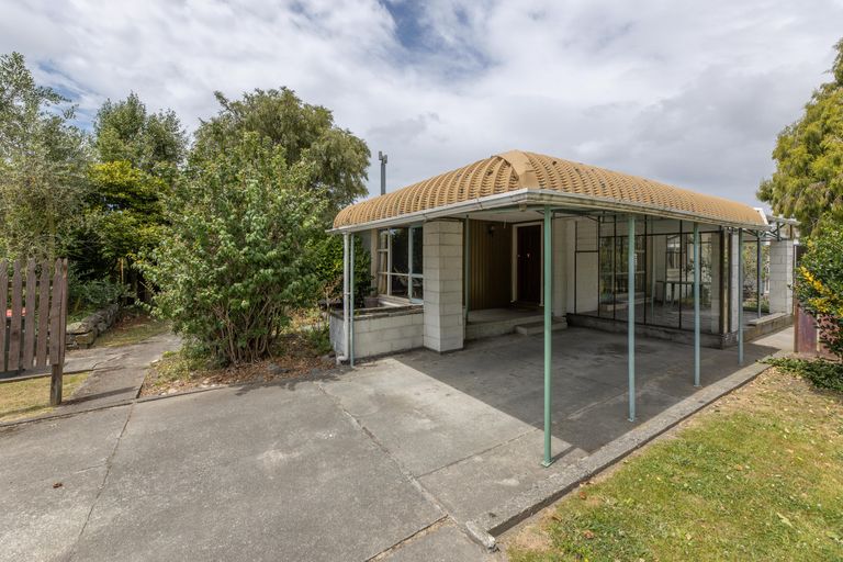 Photo of property in 98 Prestons Road, Redwood, Christchurch, 8051