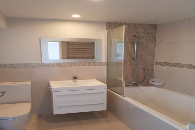 Photo of property in 1/690 Beach Road, Browns Bay, Auckland, 0630