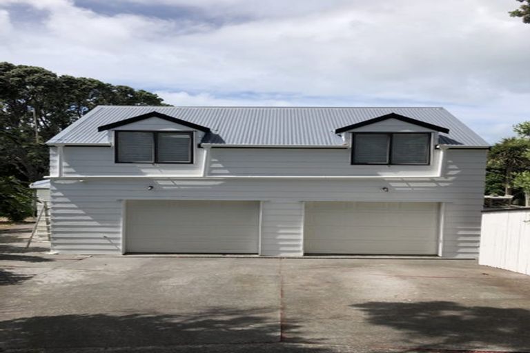 Photo of property in 18 Ngatira Road, Muriwai, Waimauku, 0881