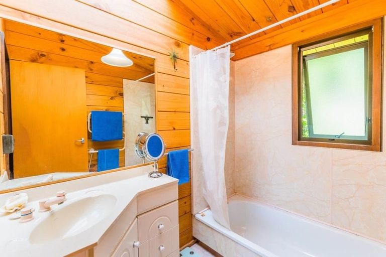 Photo of property in 33 Leeward Drive, Whitby, Porirua, 5024