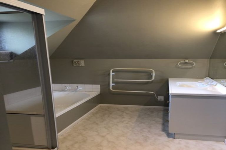 Photo of property in 70a Straven Road, Fendalton, Christchurch, 8014