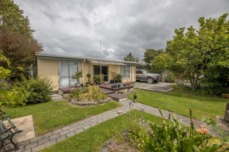 Photo of property in 98 Prestons Road, Redwood, Christchurch, 8051