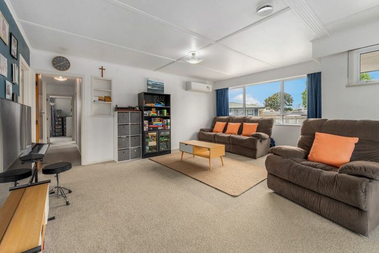 Photo of property in 11a Fox Place, Cloverlea, Palmerston North, 4412